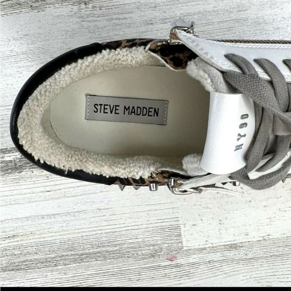 Steve Madden Parka-M Low Top Studded Side Zip Sneaker NWOT - Picture 2 of 8